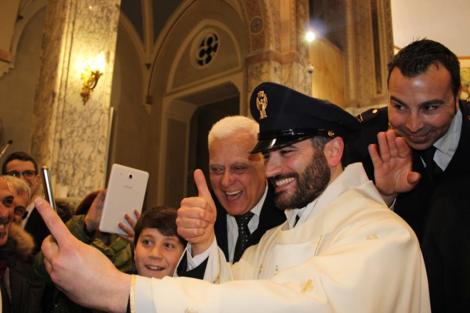 Da poliziotto a prete, la storia di Ernesto Piraino -VIDEO - LaC news24